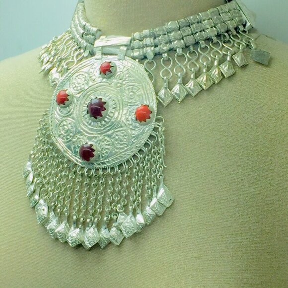 Silver Massive Pendant, Kuchi Handmade Classic Pendant With Dangling Leaf Style - Picture 2 of 10